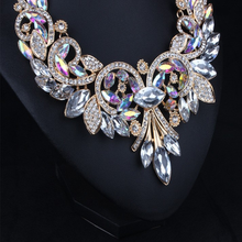 Load image into Gallery viewer, Shine Crystal Flower Necklace