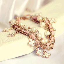 Load image into Gallery viewer, Clover Flower Pearl Bracelet