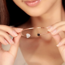 Load image into Gallery viewer, Crystal Heart Bangle