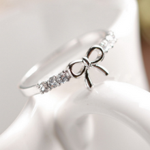 Load image into Gallery viewer, Rhinestone Bow Midi Ring