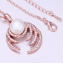 Load image into Gallery viewer, Pearl Diamond Rose Gold Necklace