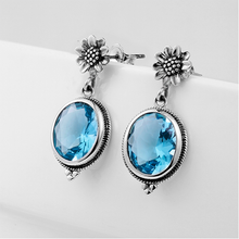 Load image into Gallery viewer, Vintage Aquamarine Flower Earring
