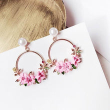 Load image into Gallery viewer, Pearl Circle Flower Drop Earrings
