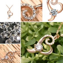 Load image into Gallery viewer, Floral Heart Pendant
