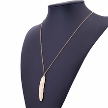Load image into Gallery viewer, Vintage Feather Necklace
