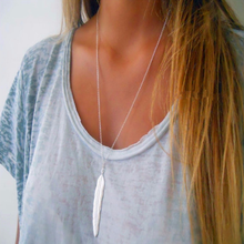 Load image into Gallery viewer, Vintage Feather Necklace
