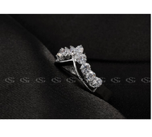 Load image into Gallery viewer, Platinum Plated Heart Curve Ring
